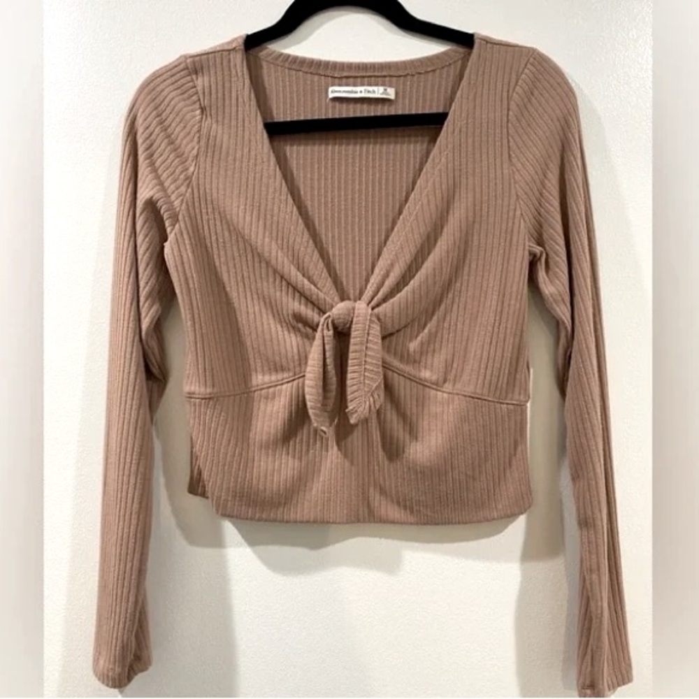 COPY - Abercrombie & Fitch Long Sleeve Crop Top w/ Front Tie